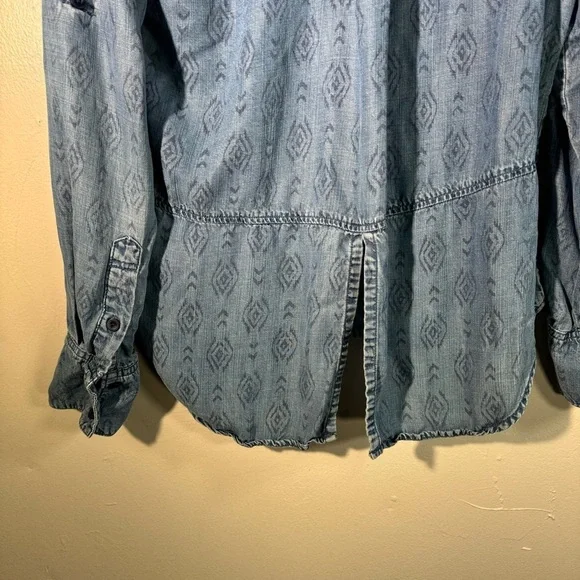 Cloth&Stone Roll Tab Sleeve Blue Tencel Button Up Shirt denim chambray tribal - Picture 8 of 14